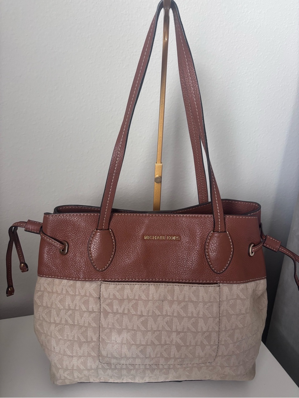 Michael Kors Signatire Marina Large Drawstring Brown & Cream Tote Bag - Picture 3 of 14